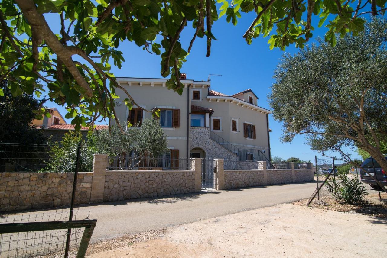 Apartments With A Parking Space Punta Kriza, Cres - 8082 Exterior photo