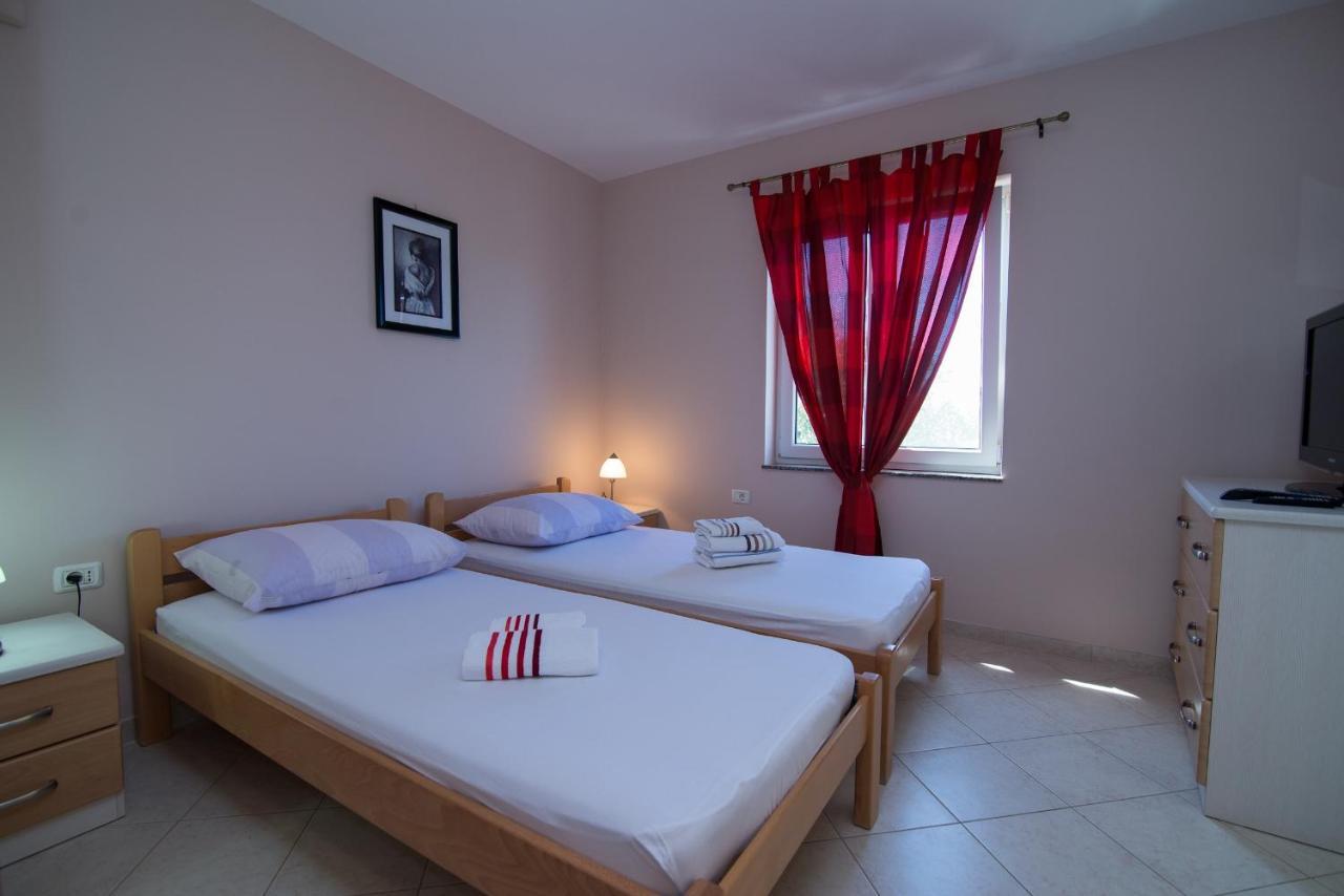 Apartments With A Parking Space Punta Kriza, Cres - 8082 Exterior photo